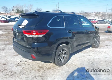 2019 Toyota Highlander Le Plus z USA, uszkodzony, nr VIN 5TDBZRFH0KS991569